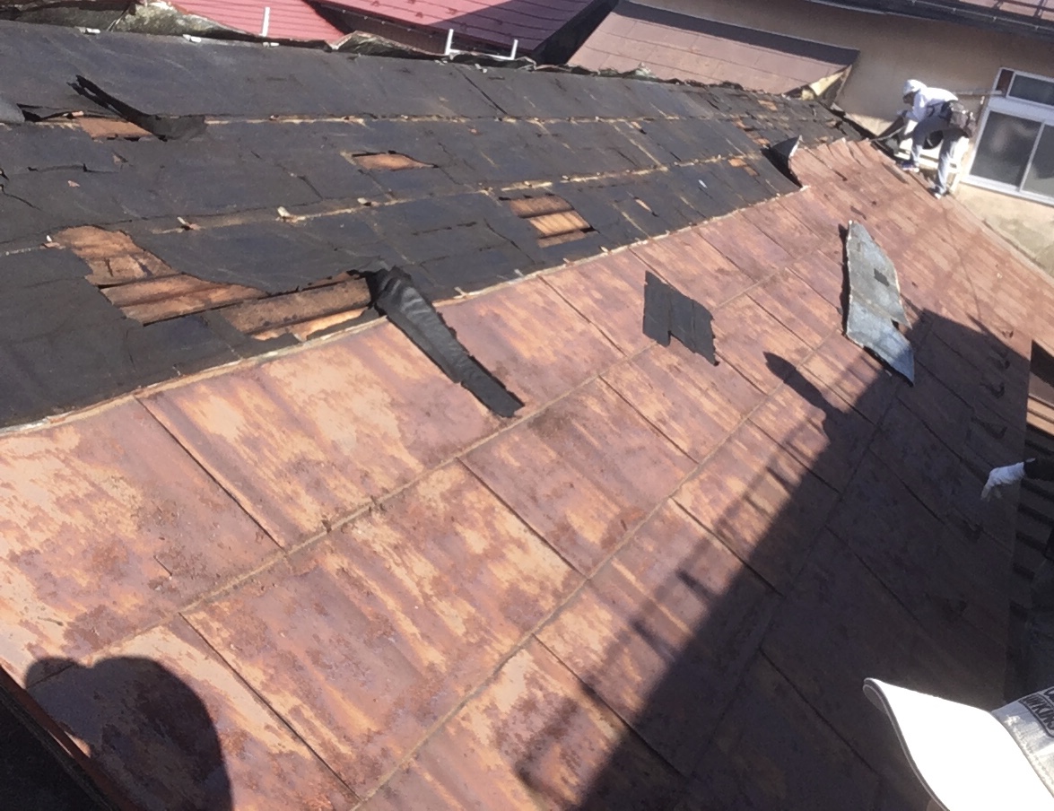 雨漏りする屋根の張替工事
